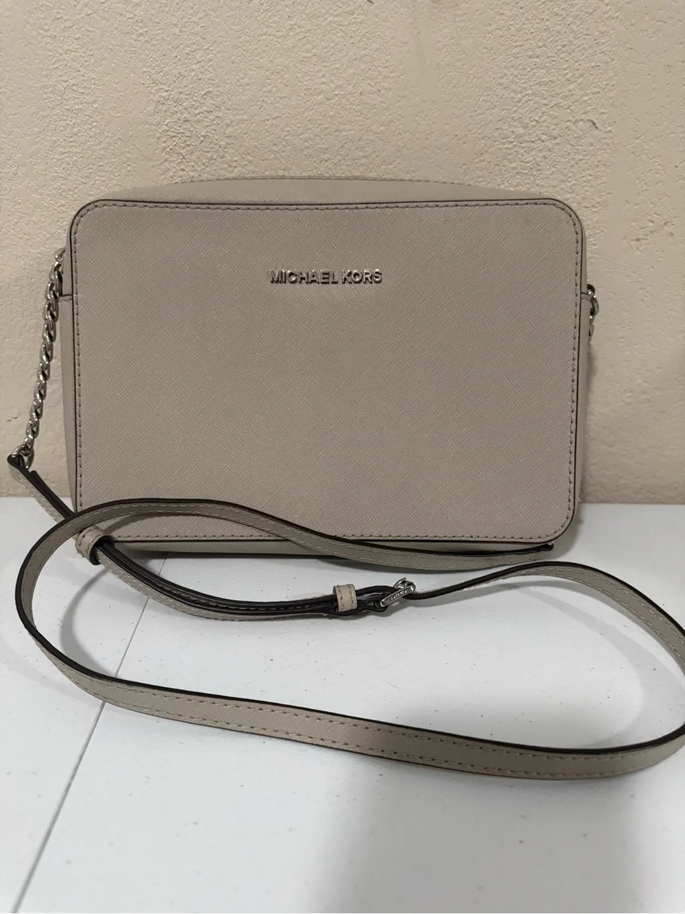 Michael Kors Jet Set Chain Crossbody Light Gray